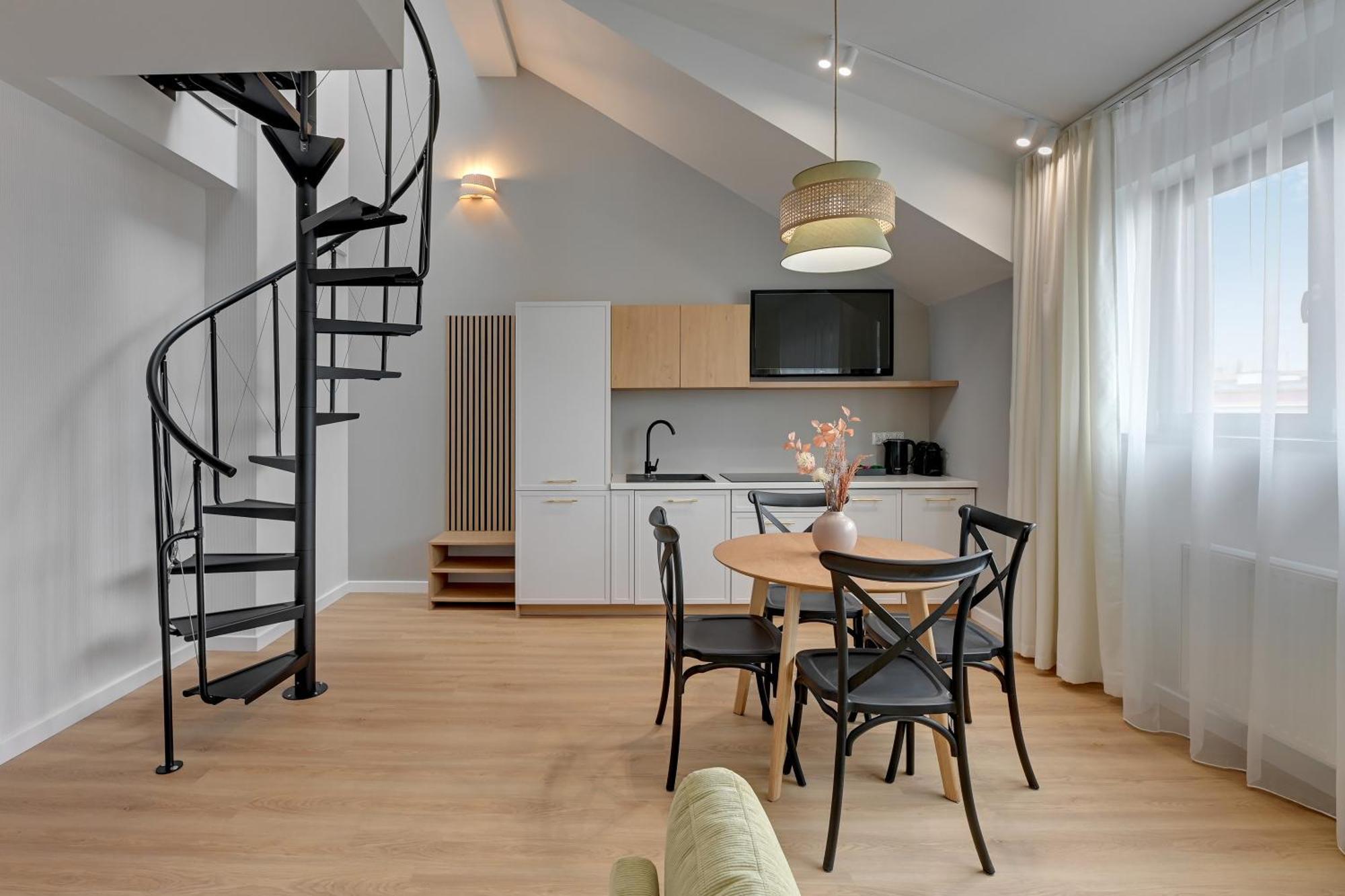 Апартаменти Waterlane Vintage - Fitness & Parking By Downtown